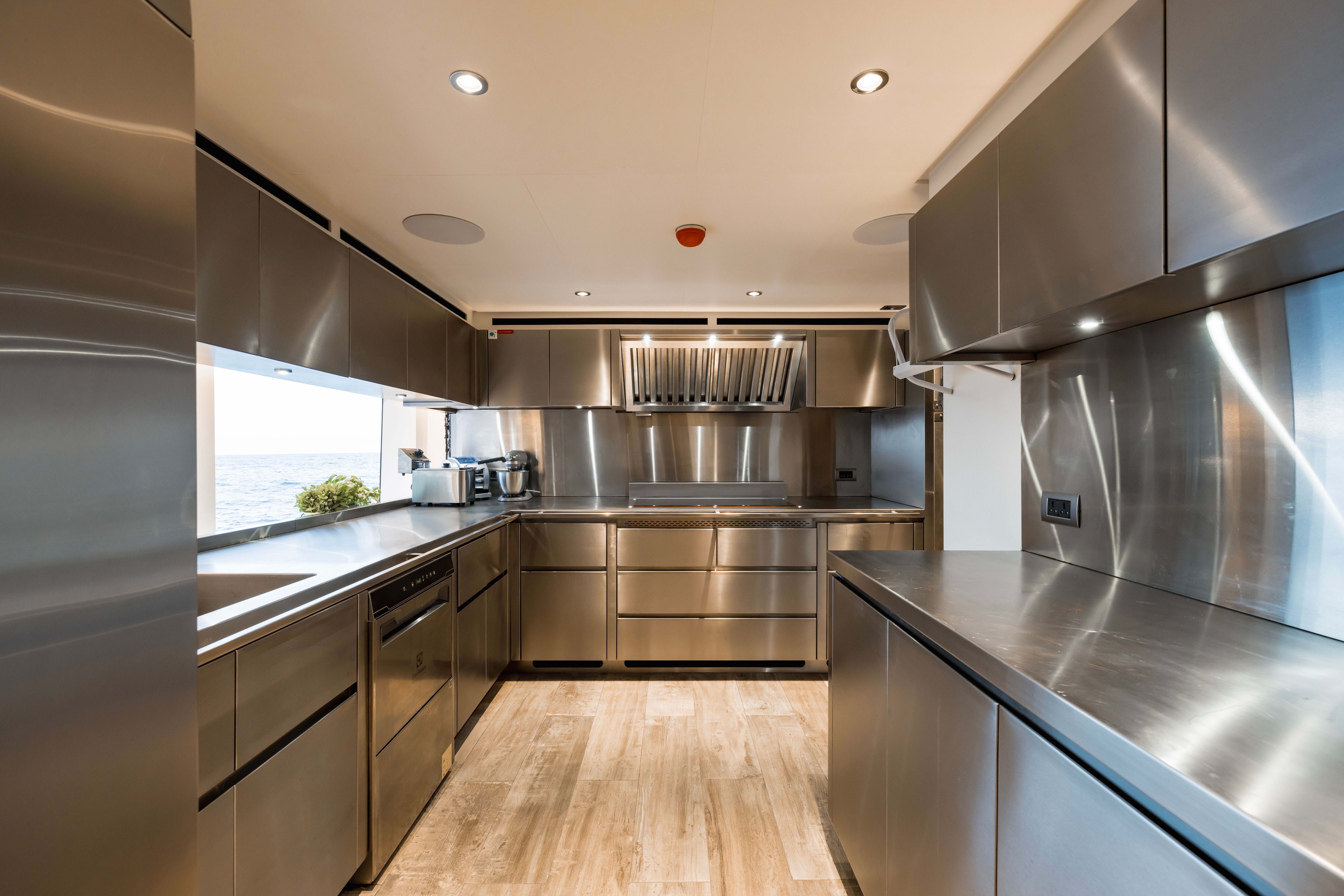 Majesty 120 - GALLEY AND CHEF 1