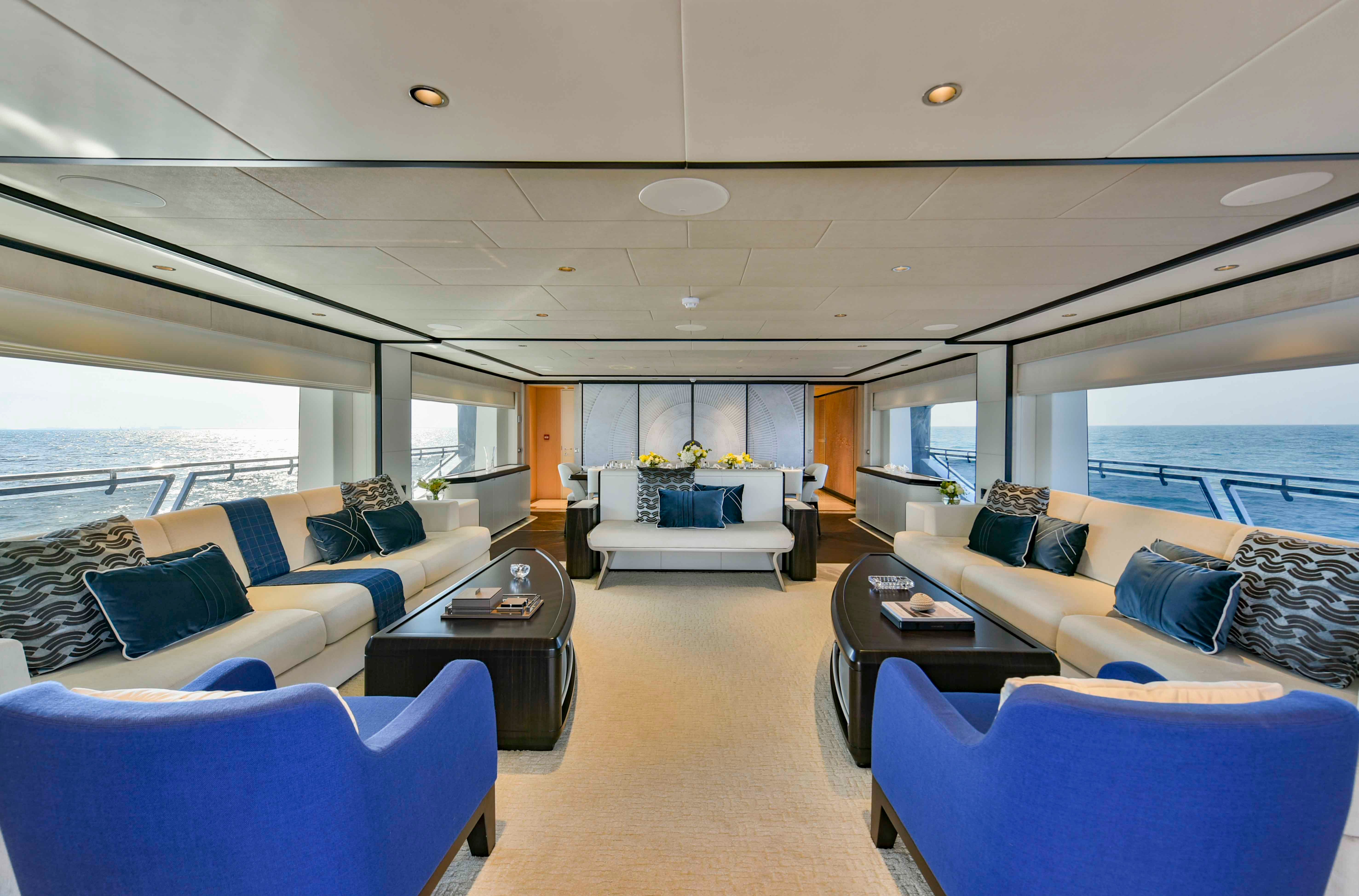 Main Saloon (4)